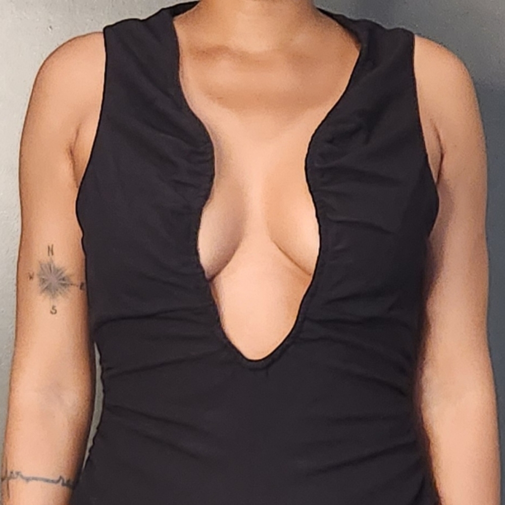 Sleeveless Plunge Midi Dress (Black)